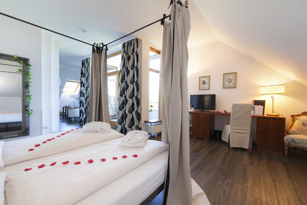 Romantik Hotel Johanniter-Kreuz อูเบอร์ลิงเงน ภายนอก รูปภาพ